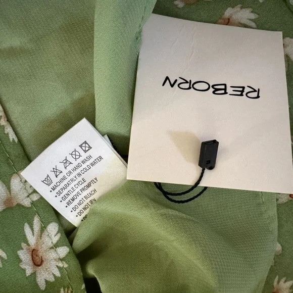 NWT Reborn cute green and white floral dress with a tie-up strap - Picture 3 of 4